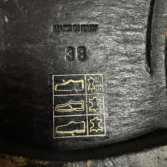 Burberry suede boot 💓 - Picture 4 of 11